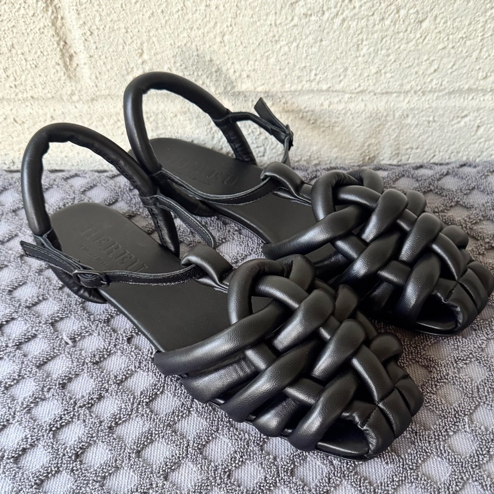 HEREU CABERSA WOMEN SANDALS
BLACK LEATHER SIZE 8.5